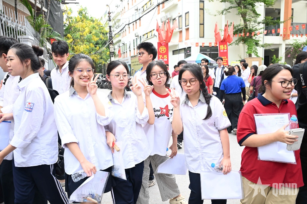 Hướng dẫn giải đề thi môn Ngữ văn Kỳ thi tốt nghiệp THPT
